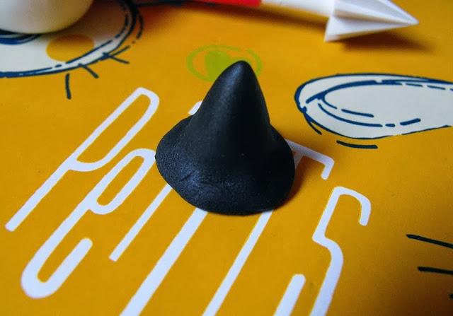 Hello Kitty brujita para Halloween paso a paso