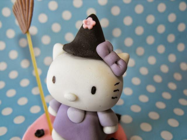 Hello Kitty brujita para Halloween paso a paso
