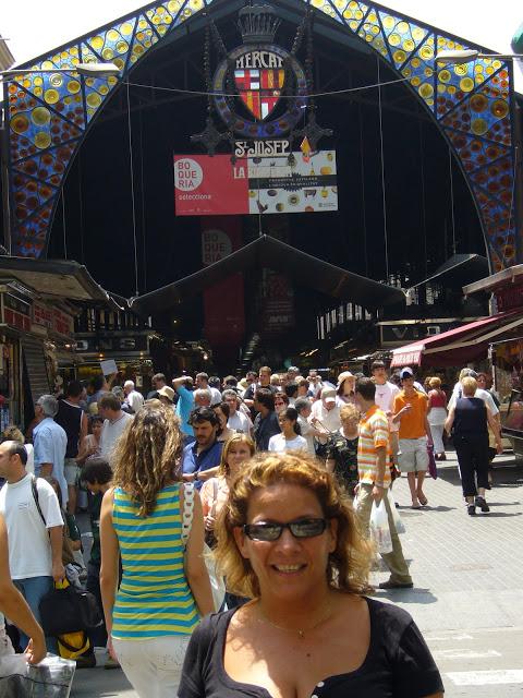 BARCELONA...como en toda ciudad donde llego, busco sus mercados, La Boquería, un mercado medieval