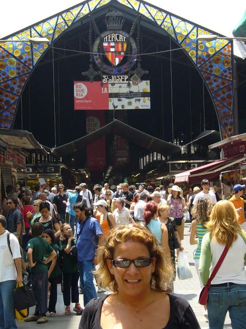 BARCELONA...como en toda ciudad donde llego, busco sus mercados, La Boquería, un mercado medieval