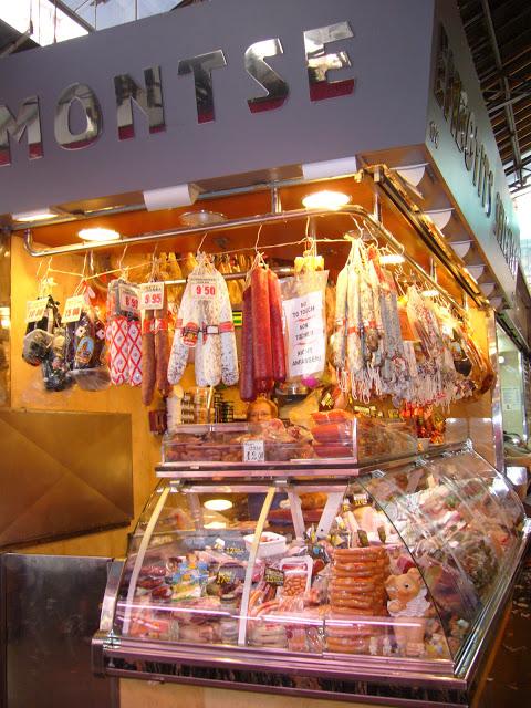 BARCELONA...como en toda ciudad donde llego, busco sus mercados, La Boquería, un mercado medieval