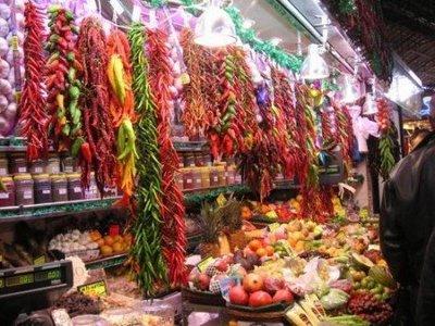 BARCELONA...como en toda ciudad donde llego, busco sus mercados, La Boquería, un mercado medieval