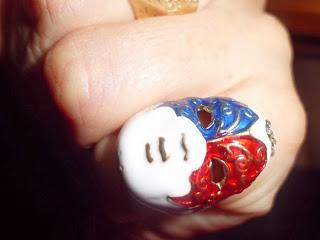 Dame 3 minutos y te enseño mi nuevo anillo. Dame 3 minutos y te enseño mi nuevo anillo.