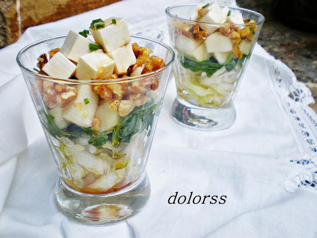 Ensalada de endivias, pera y nueces con vinagreta de miel