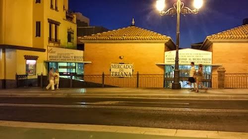 Paseando por Triana, corazón de Sevilla.