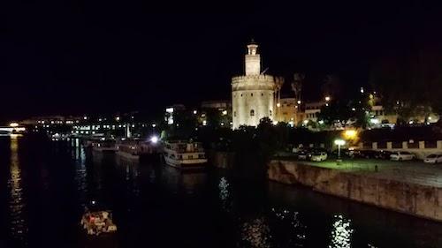 Paseando por Triana, corazón de Sevilla.
