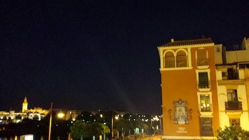 Paseando por Triana, corazón de Sevilla.