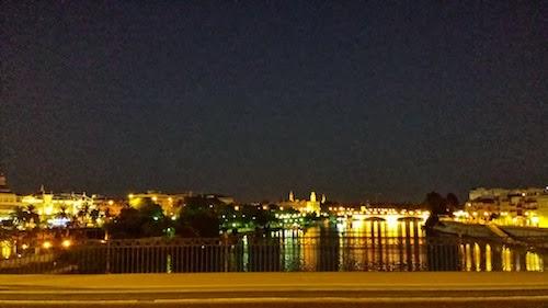Paseando por Triana, corazón de Sevilla.
