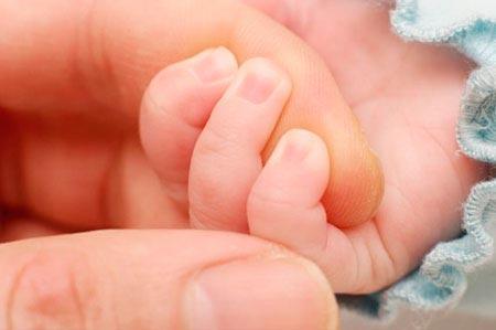 cortar las uñas al bebé