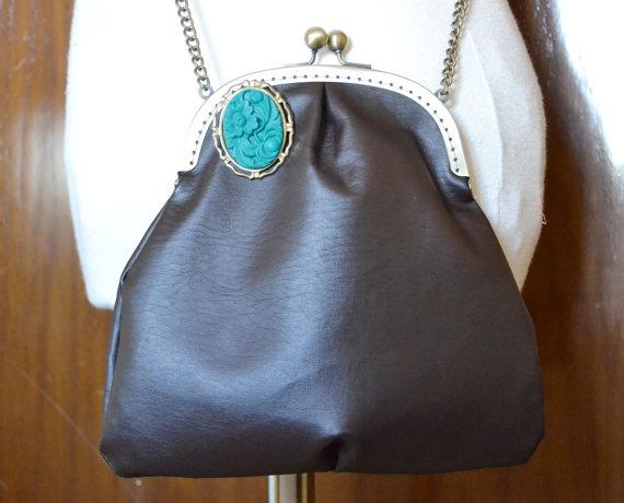 Bolso de piel marrón