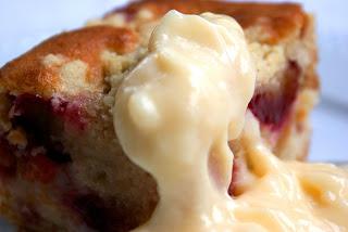 Tarta de ciruelas, higos y melocotón