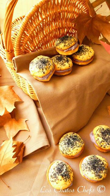 Galletas de calabaza con buttercream de arándanos.