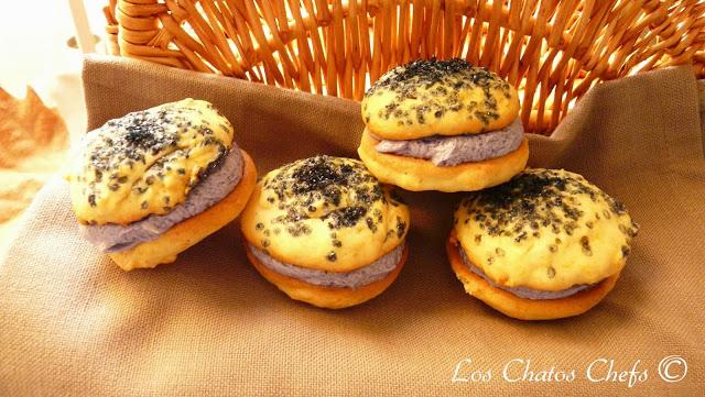 Galletas de calabaza con buttercream de arándanos.