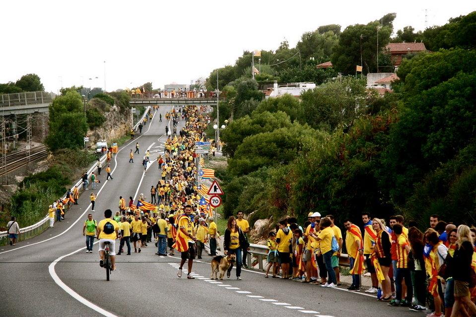 http://img02.lavanguardia.com/2013/09/11/Tram-240-La-Via-Catalana-a-la-_54382321114_54028874188_960_639.jpg