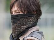 porque Daryl tiene cara cubierta--> descubrelo