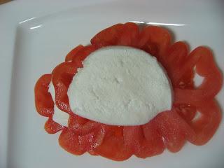 ENSALADA DE TOMATE Y QUESO