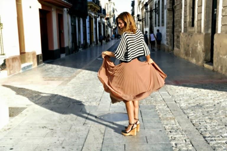 cropped top y midi a tablas
