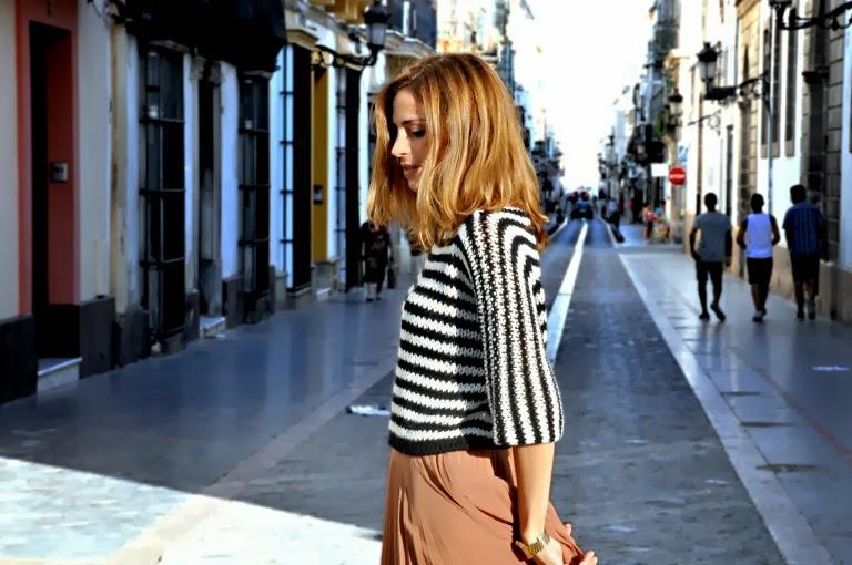 cropped top y midi a tablas