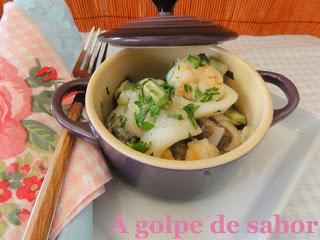 Calamares con langostinos y habas