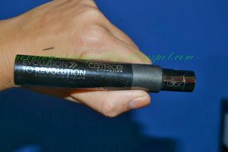 Evolution to revolution y eyeliner pen de catrice