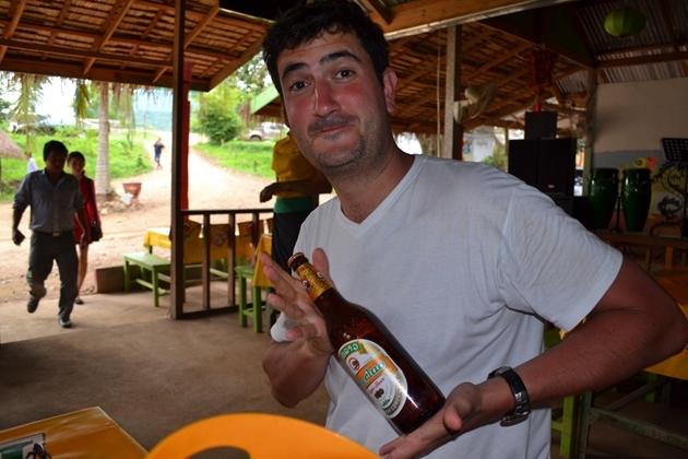 Joseba con su Beer Lao