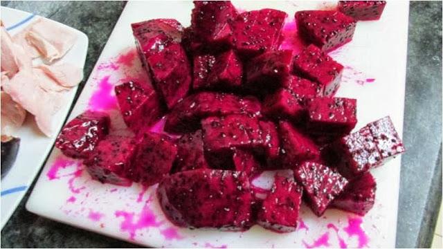 ENSALADA CON PITAYA ROJA
