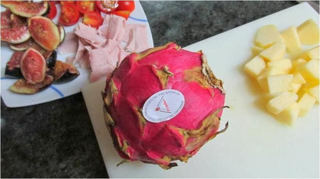 ENSALADA CON PITAYA ROJA