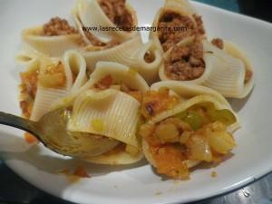 Caracolas (Conchiglioni)  rellenas de carne y verduras-Receta para niños