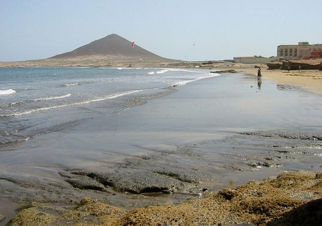 palya el medano El Médano, la playa más extensa de Tenerife