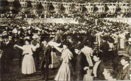 PARK GÜELL...,1923, EUSEBI GÜELL DONÓ TODA LA FINCA AL AY.UNTAMIENTO DE BARCELONA, CONVIRTIÉNDOLO EN PARQUE PÚBLICO...Y AHORA QUIEREN COBRAR POR ENTRAR AL PARQUE , DECLARADO PATRIMONIO DE LA HUMANIDAD EN 1983, POR LA UNESCO...26-09-2013...