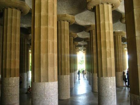 PARK GÜELL...,1923, EUSEBI GÜELL DONÓ TODA LA FINCA AL AY.UNTAMIENTO DE BARCELONA, CONVIRTIÉNDOLO EN PARQUE PÚBLICO...Y AHORA QUIEREN COBRAR POR ENTRAR AL PARQUE , DECLARADO PATRIMONIO DE LA HUMANIDAD EN 1983, POR LA UNESCO...26-09-2013...