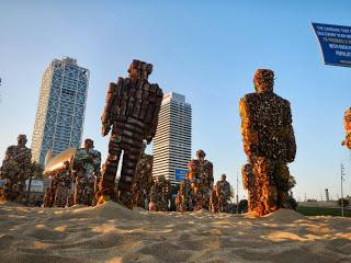 Trashmen  en la playa del Somorrostro de Barcelona