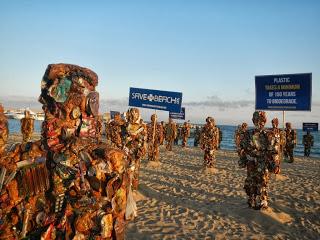Trashmen  en la playa del Somorrostro de Barcelona
