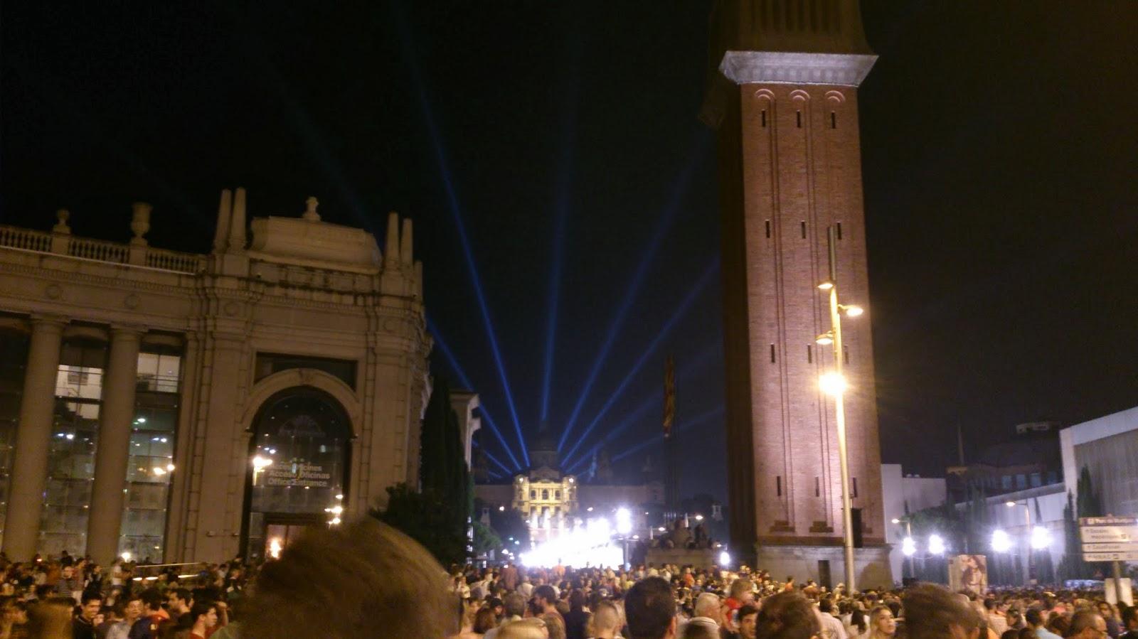 LA MERCÈ, 2013,BARCELONA...AGUA , FUEGO Y  PIROTECNIA EN LA AVD. MARÍA CRISTINA...26-09-2013...