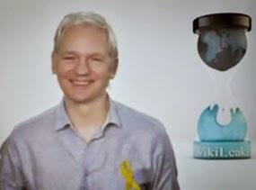 Assange califica de inmoral bloqueo estadounidense a Cuba y usa cinta amarilla por los Cinco en videoconferencia [+ video]