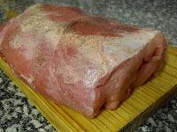 Lomo relleno con melocotones al romero