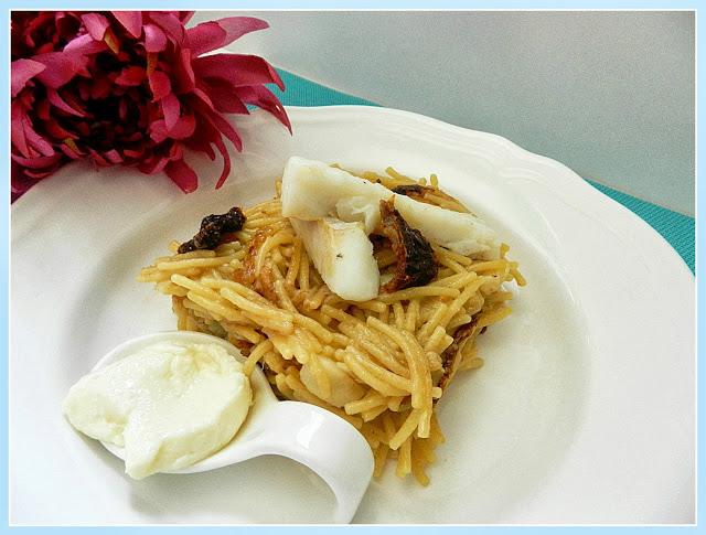 Fideos con bacalao y tomates secos
