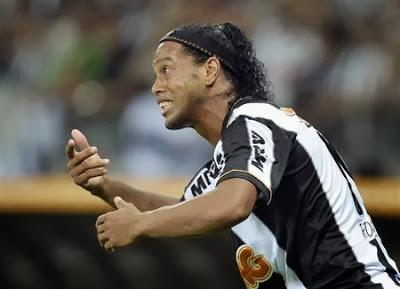 Ronaldinho, lesionado, podría perderse el Mundial de Clubes