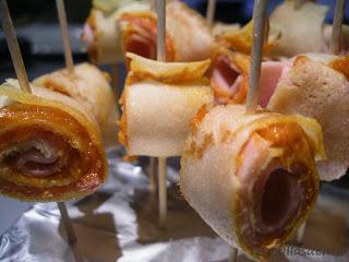 BOCADOS DE CREPES DE JAMON DE YORK Y SOBREASADA