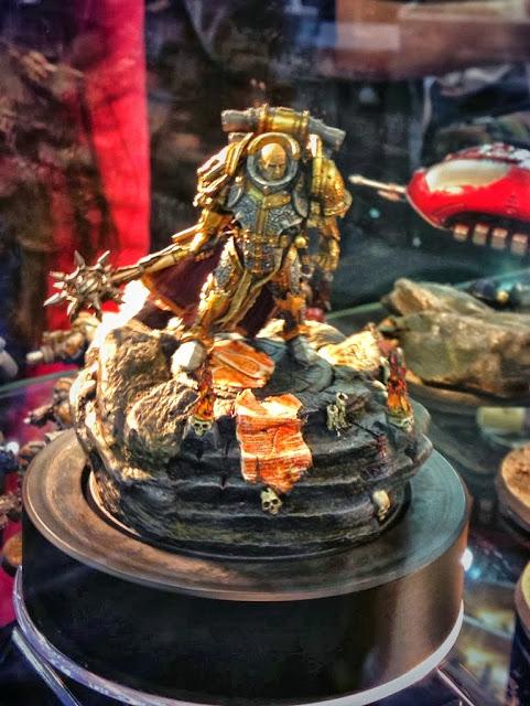 Se confirma:La figura de Lorgar es oficial(+Batalla de Phall y álbum)