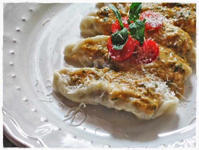 Culurgiones Rellenos de Carrilleras Estofadas y Patata al Pesto Rojo de Tomate