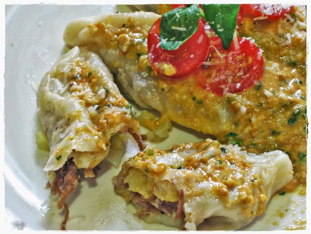 Culurgiones Rellenos de Carrilleras Estofadas y Patata al Pesto Rojo de Tomate