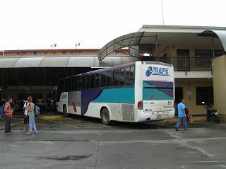 Terminal de buses Merpe, Limón, Costa Rica, vuelta al mundo, round the world, La vuelta al mundo de Asun y Ricardo, mundoporlibre.com