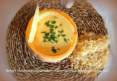 CREMA DE CALABAZA CON PEINETA DE PARMESANO
