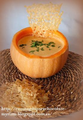 CREMA DE CALABAZA CON PEINETA DE PARMESANO