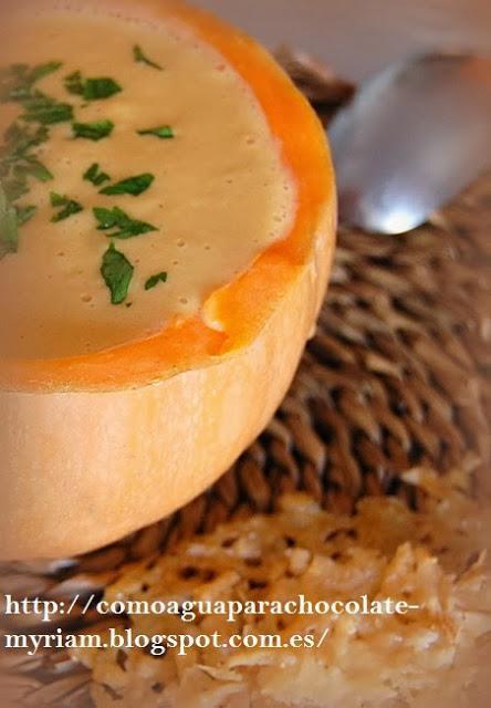 CREMA DE CALABAZA CON PEINETA DE PARMESANO