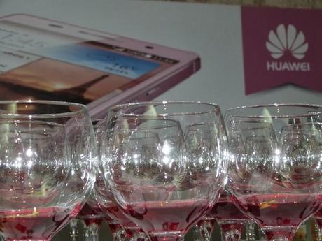 Evento de presentación del Huawei rosa en el Dassa Bassa