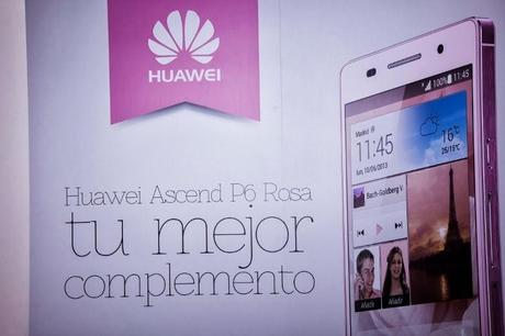 Evento de presentación del Huawei rosa en el Dassa Bassa