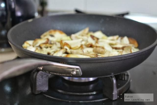 Delicioso otoño. Salteado de boletus con yema de huevo de corral. Receta