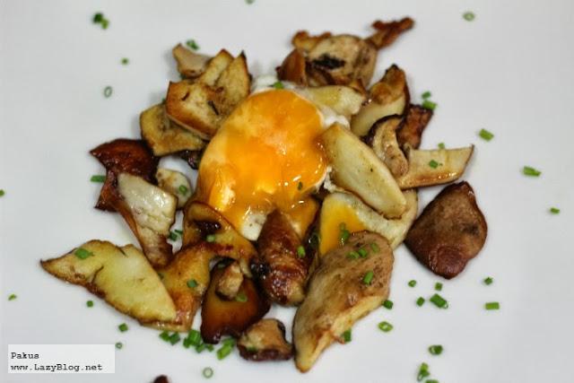 Delicioso otoño. Salteado de boletus con yema de huevo de corral. Receta